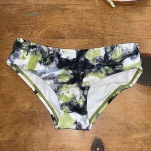Little Girls 2 piece swimsuit green camouflage Size 6